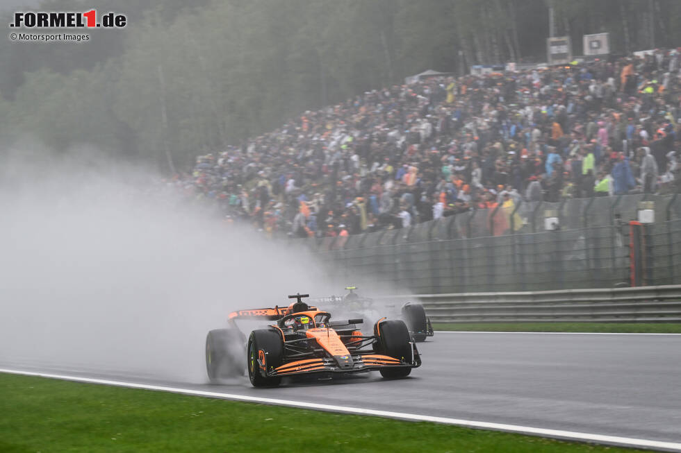 Foto zur News: Oscar Piastri (McLaren) und  ()