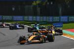 Foto zur News: Lando Norris (McLaren), Max Verstappen (Red Bull) und Fernando Alonso (Aston Martin)