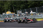 Foto zur News: Esteban Ocon (Alpine) und Nico Hülkenberg (Haas)