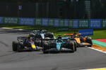 Foto zur News: Lance Stroll (Aston Martin), Sergio Perez (Red Bull), Oscar Piastri (McLaren) und George Russell (Mercedes)