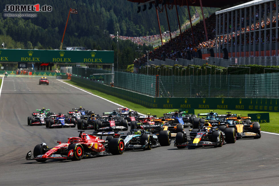 Foto zur News: Charles Leclerc (Ferrari), Lewis Hamilton (Mercedes), Sergio Perez (Red Bull), Lando Norris (McLaren) und Oscar Piastri (McLaren)