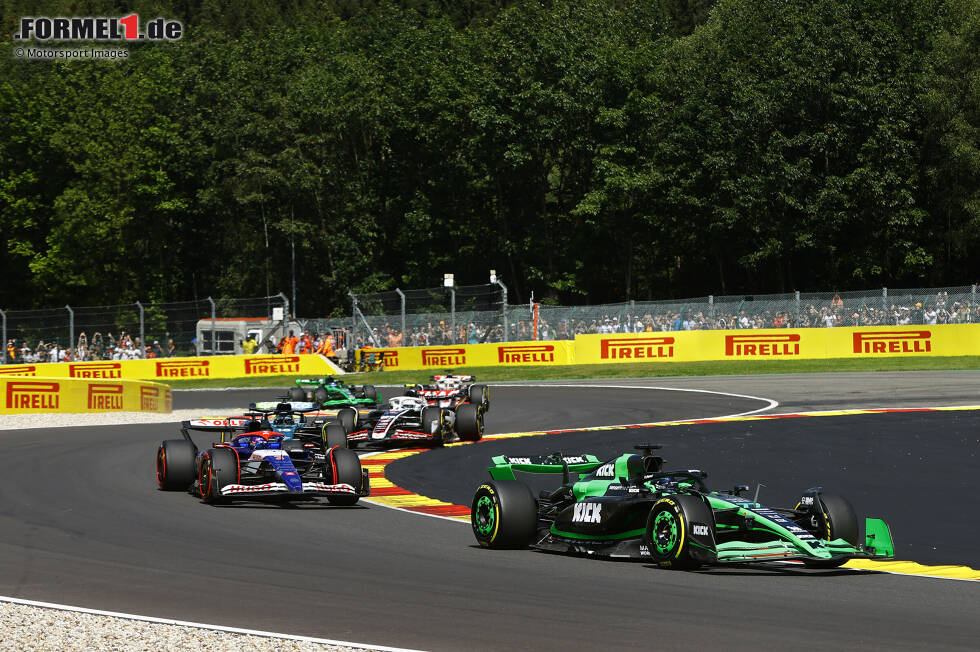 Foto zur News: Valtteri Bottas (Sauber), Daniel Ricciardo (Racing Bulls) und Nico Hülkenberg (Haas)