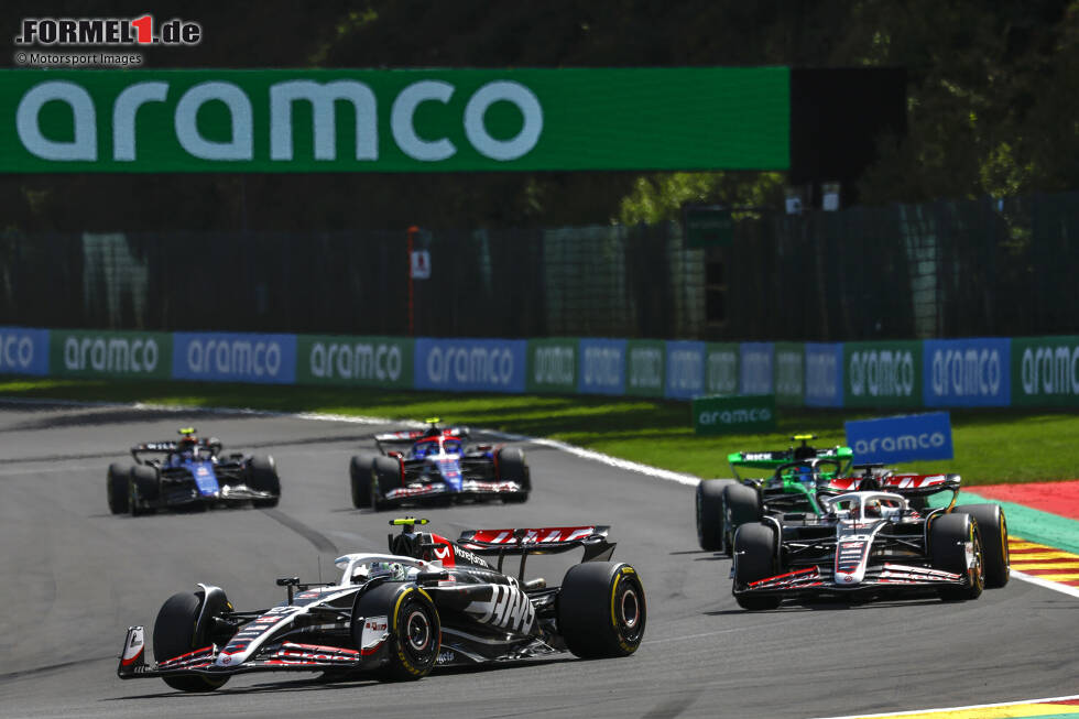 Foto zur News: Nico Hülkenberg (Haas) und Kevin Magnussen (Haas)