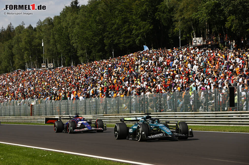 Foto zur News: Lance Stroll (Aston Martin) und Daniel Ricciardo (Racing Bulls)