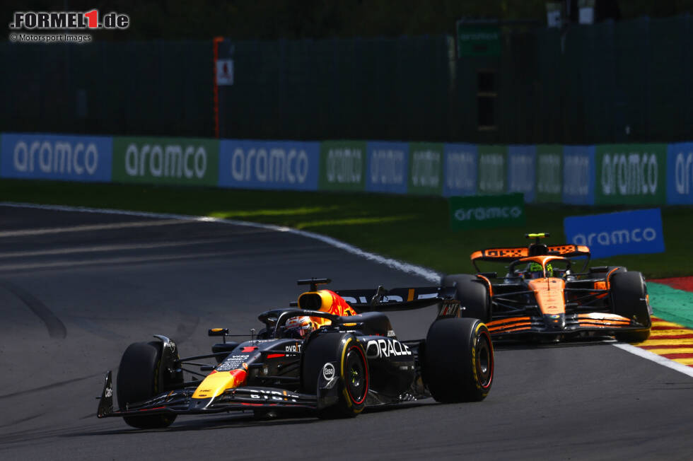 Foto zur News: Max Verstappen (Red Bull) und Lando Norris (McLaren)