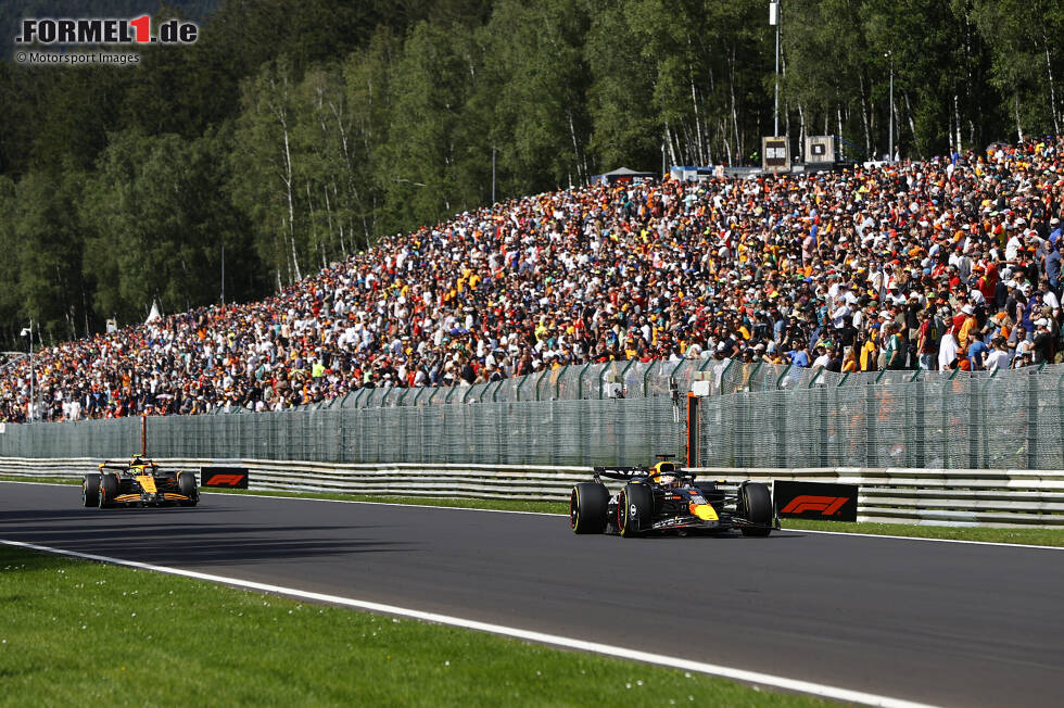 Foto zur News: Max Verstappen (Red Bull) und Lando Norris (McLaren)