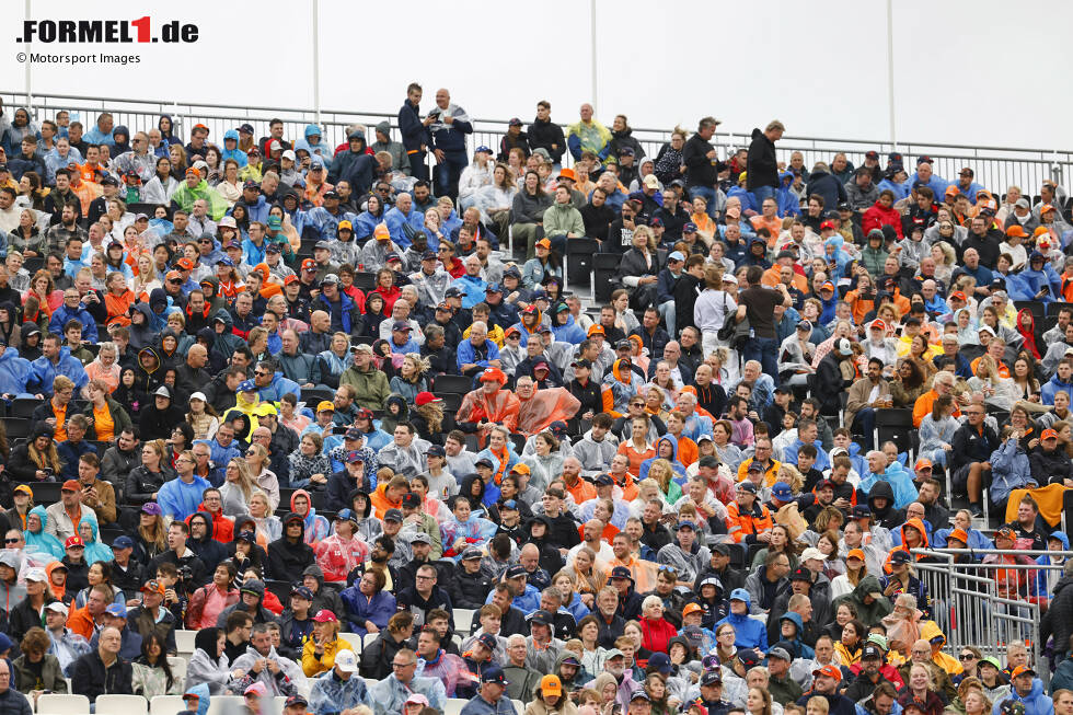 Foto zur News: Fans in Zandvoort