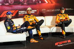 Foto zur News: Max Verstappen (Red Bull), Lando Norris (McLaren) und Oscar Piastri (McLaren)