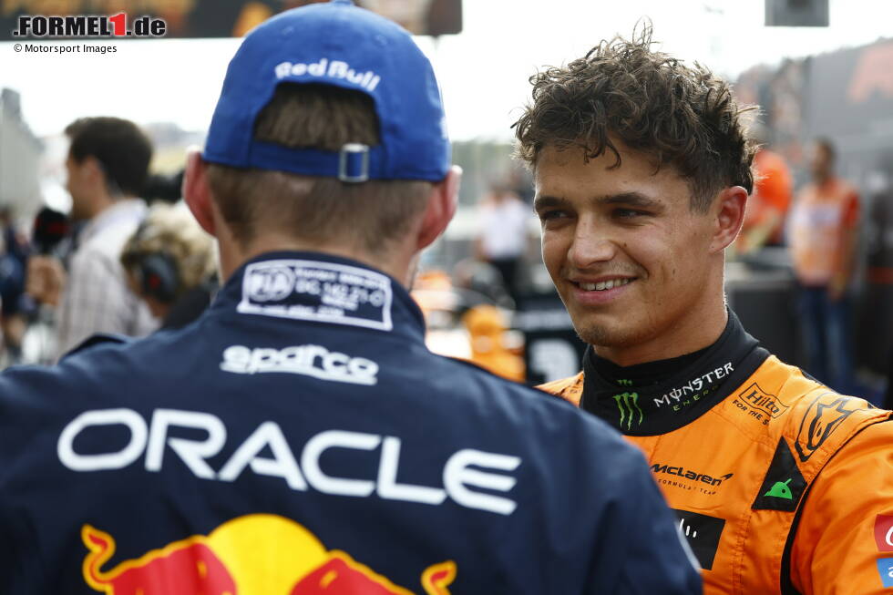 Foto zur News: Lando Norris (McLaren) und Max Verstappen (Red Bull)