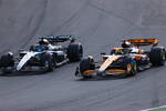 Foto zur News: Oscar Piastri (McLaren) und George Russell (Mercedes)