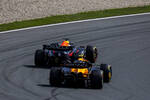 Foto zur News: Max Verstappen (Red Bull) und Lando Norris (McLaren)