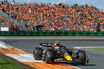 Foto zur News: Sergio Perez (Red Bull)