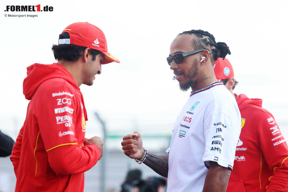 Foto zur News: Carlos Sainz (Ferrari) und Lewis Hamilton (Mercedes)