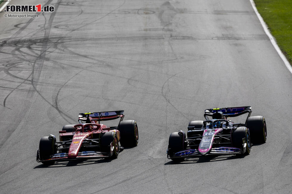 Foto zur News: Carlos Sainz (Ferrari) und Pierre Gasly (Alpine)