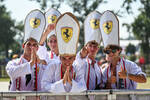 Foto zur News: Ferrari-Fans in Monza