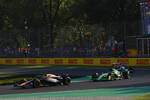 Foto zur News: Guanyu Zhou (Sauber), Max Verstappen (Red Bull) und Yuki Tsunoda (Racing Bulls)