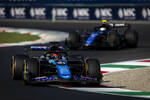 Foto zur News: Esteban Ocon (Alpine) und Franco Colapinto (Williams)