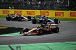 Foto zur News: Oscar Piastri (McLaren), Franco Colapinto (Williams) und Sergio Perez (Red Bull)