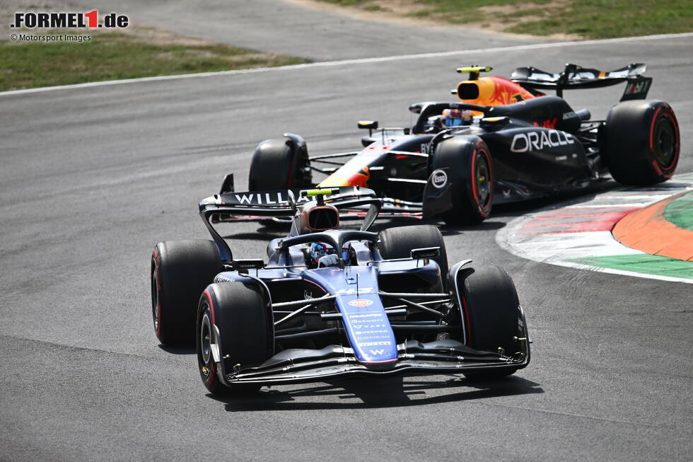 Foto zur News: Franco Colapinto (Williams) und Sergio Perez (Red Bull)