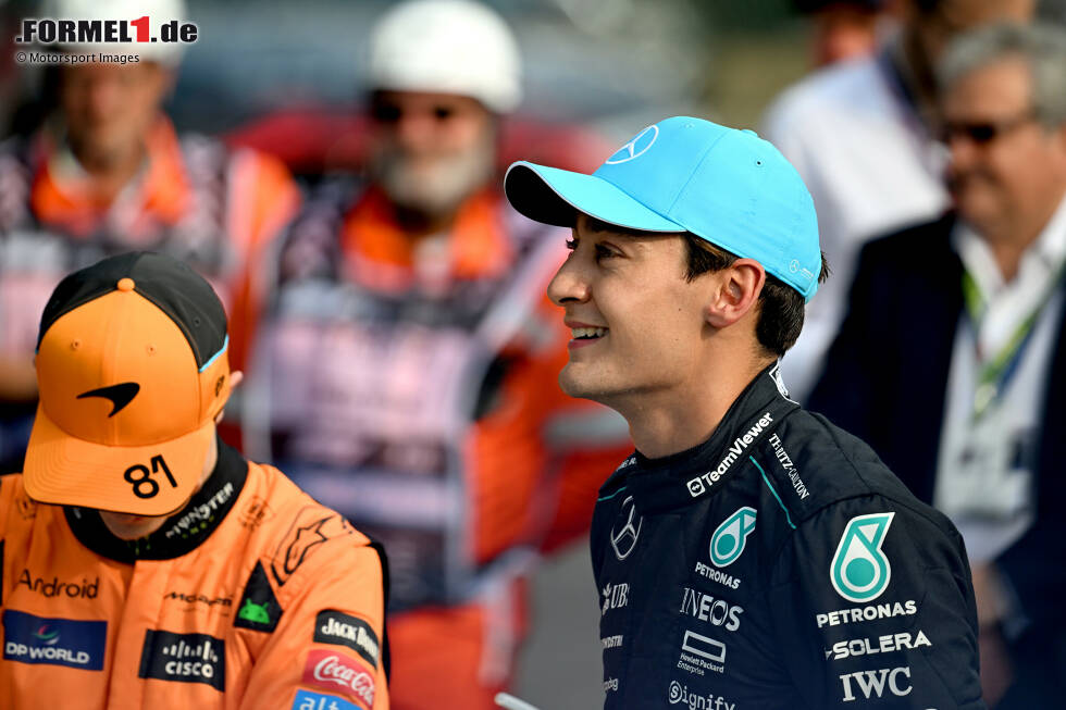 Foto zur News: Oscar Piastri (McLaren) und George Russell (Mercedes)