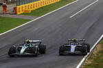 Foto zur News: Fernando Alonso (Aston Martin) und Franco Colapinto (Williams)