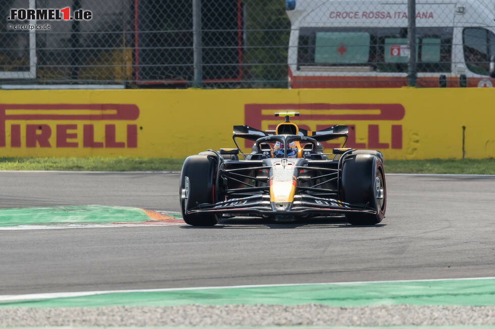 Foto zur News: Sergio Perez (Red Bull)