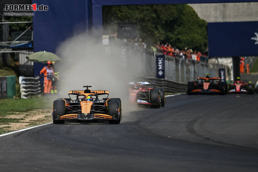 Foto zur News: Oscar Piastri (McLaren), Charles Leclerc (Ferrari) und Lando Norris (McLaren)