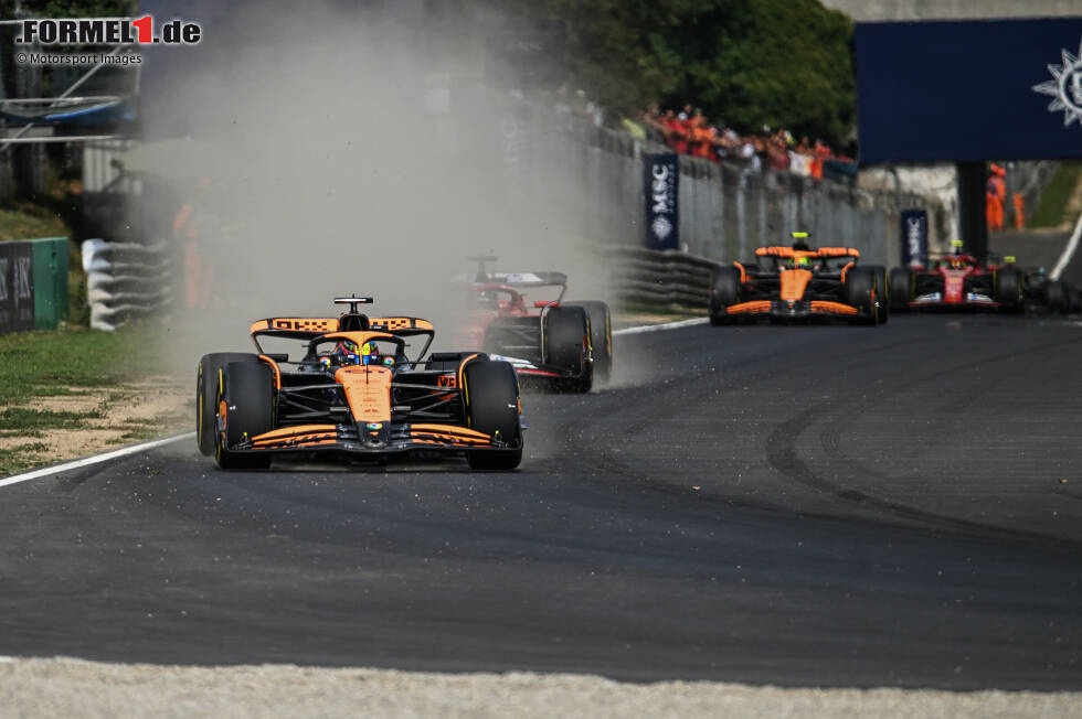 Foto zur News: Oscar Piastri (McLaren), Charles Leclerc (Ferrari) und Lando Norris (McLaren)