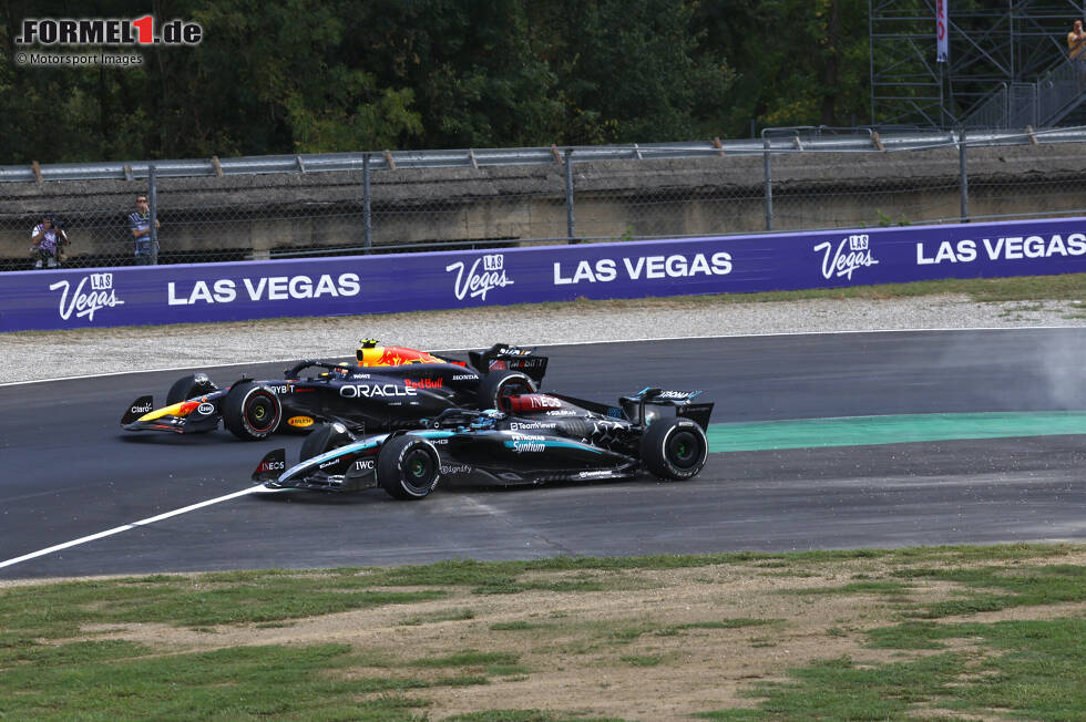 Foto zur News: Sergio Perez (Red Bull) und George Russell (Mercedes)