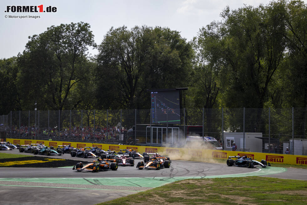 Foto zur News: Lando Norris (McLaren), Oscar Piastri (McLaren), Charles Leclerc (Ferrari) und George Russell (Mercedes)