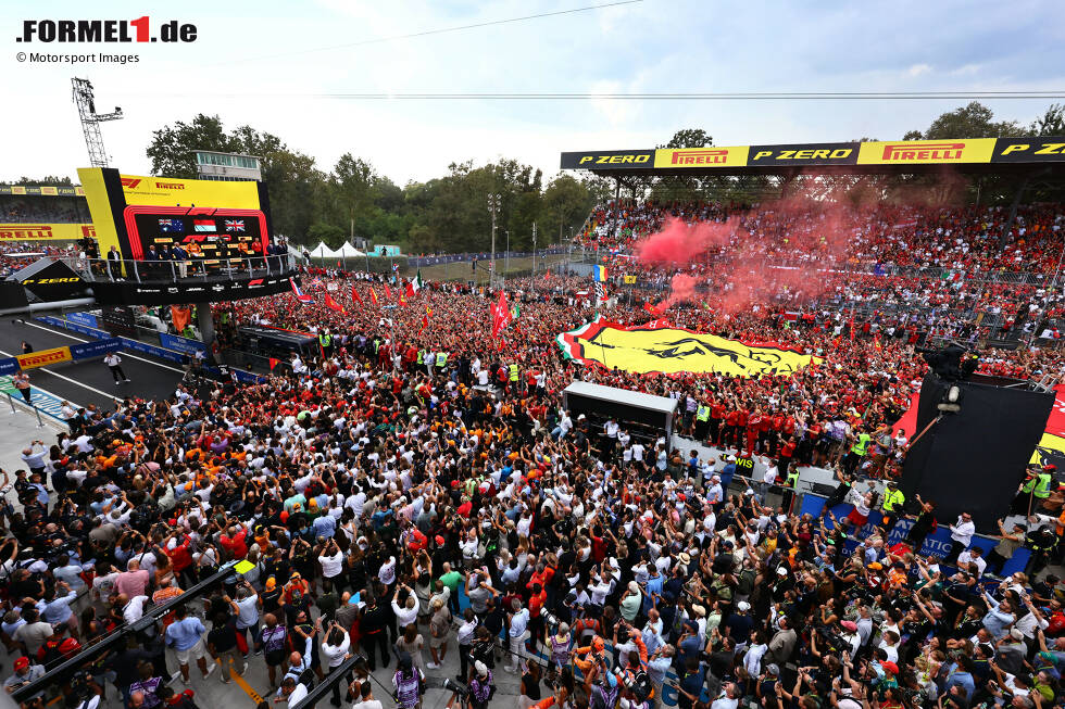 Foto zur News: Oscar Piastri (McLaren), Charles Leclerc (Ferrari) und Lando Norris (McLaren)