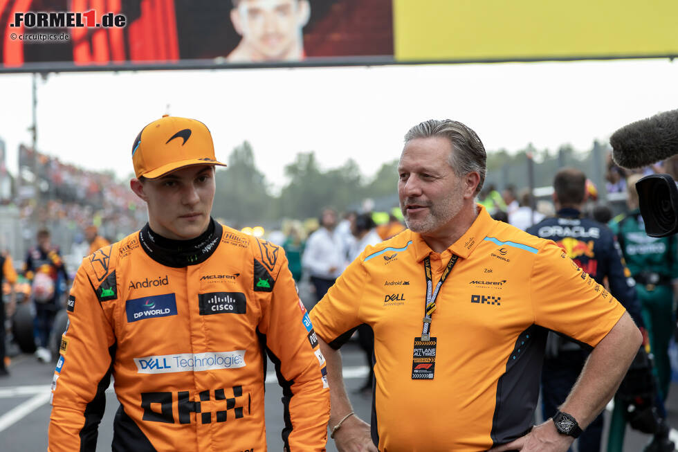 Foto zur News: Oscar Piastri (McLaren) und Zak Brown