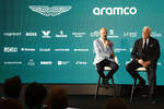 Foto zur News: Adrian Newey mit Lawrence Stroll (Aston Martin)