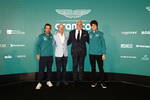 Foto zur News: Fernando Alonso (Aston Martin), Adrian Newey, Lawrence Stroll und Lance Stroll (Aston Martin)