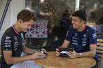 Foto zur News: Alexander Albon (Williams) und George Russell (Mercedes)