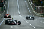 Foto zur News: Nico Hülkenberg (Haas), George Russell (Mercedes) und Lando Norris (McLaren)