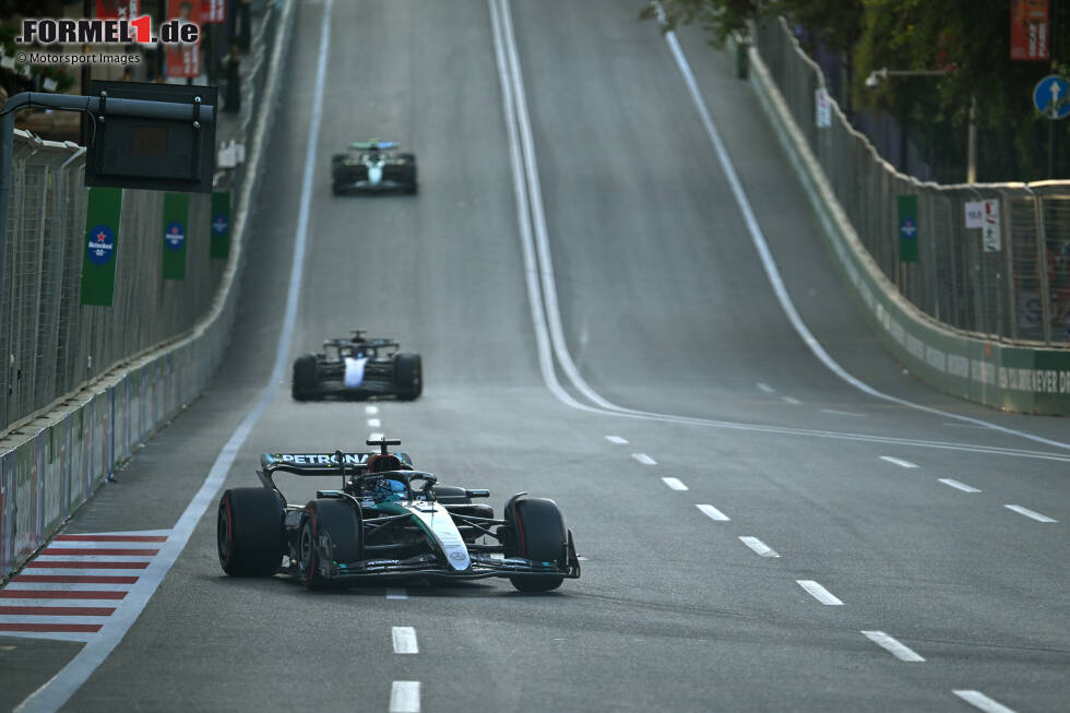 Foto zur News: Alexander Albon (Williams) und George Russell (Mercedes)