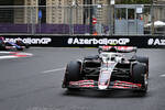 Foto zur News: Nico Hülkenberg (Haas) und Yuki Tsunoda (Racing Bulls)