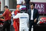 Foto zur News: Alexander Albon (Williams) und Charles Leclerc (Ferrari)