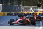 Foto zur News: Charles Leclerc (Ferrari) und Oscar Piastri (McLaren)