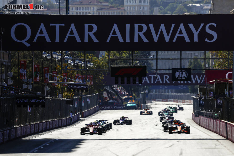 Foto zur News: Charles Leclerc (Ferrari) und Oscar Piastri (McLaren)