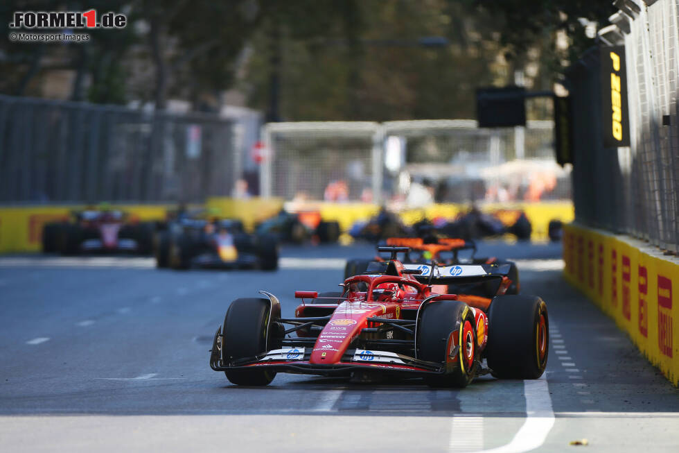 Foto zur News: Charles Leclerc (Ferrari) und Oscar Piastri (McLaren)