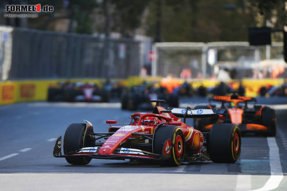 Foto zur News: Charles Leclerc (Ferrari) und Oscar Piastri (McLaren)