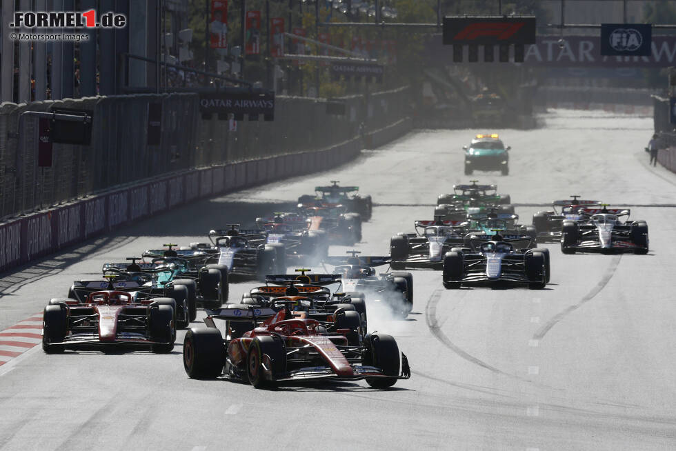 Foto zur News: Charles Leclerc (Ferrari), Oscar Piastri (McLaren), Carlos Sainz (Ferrari) und Sergio Perez (Red Bull)