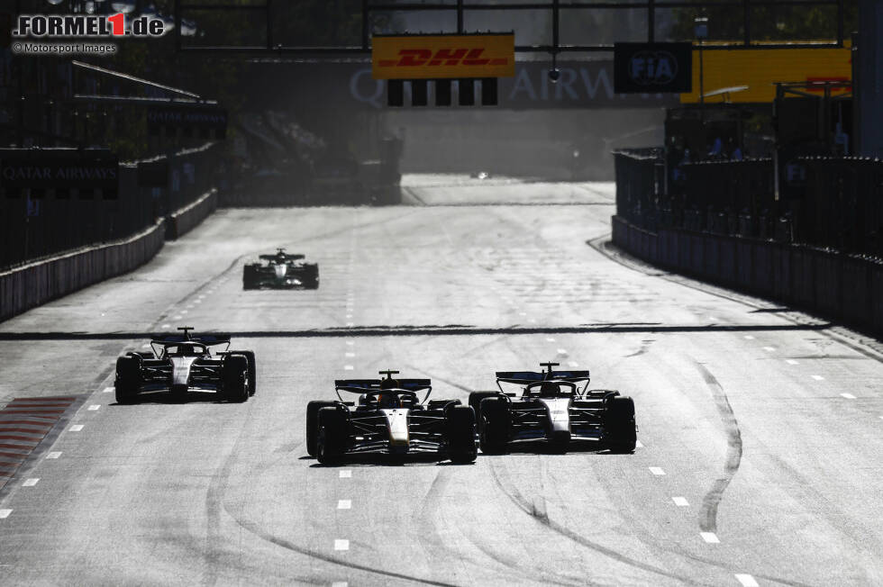 Foto zur News: Sergio Perez (Red Bull) und Charles Leclerc (Ferrari)