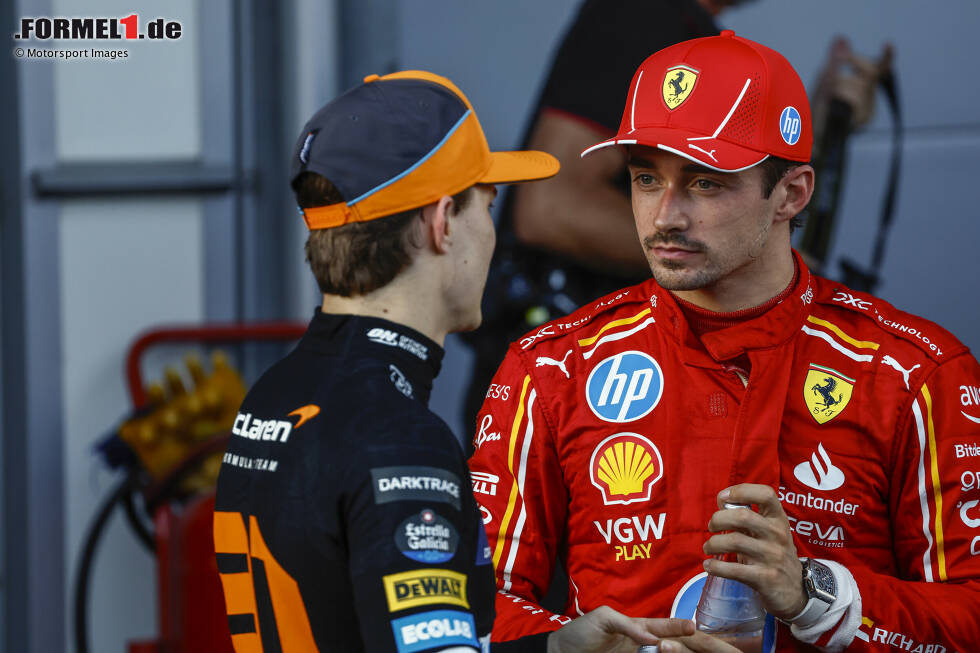 Foto zur News: Oscar Piastri (McLaren) und Charles Leclerc (Ferrari)