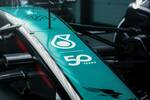 Foto zur News: Mercedes W15 mit Petronas-Sonderdesign für Singapur 2024