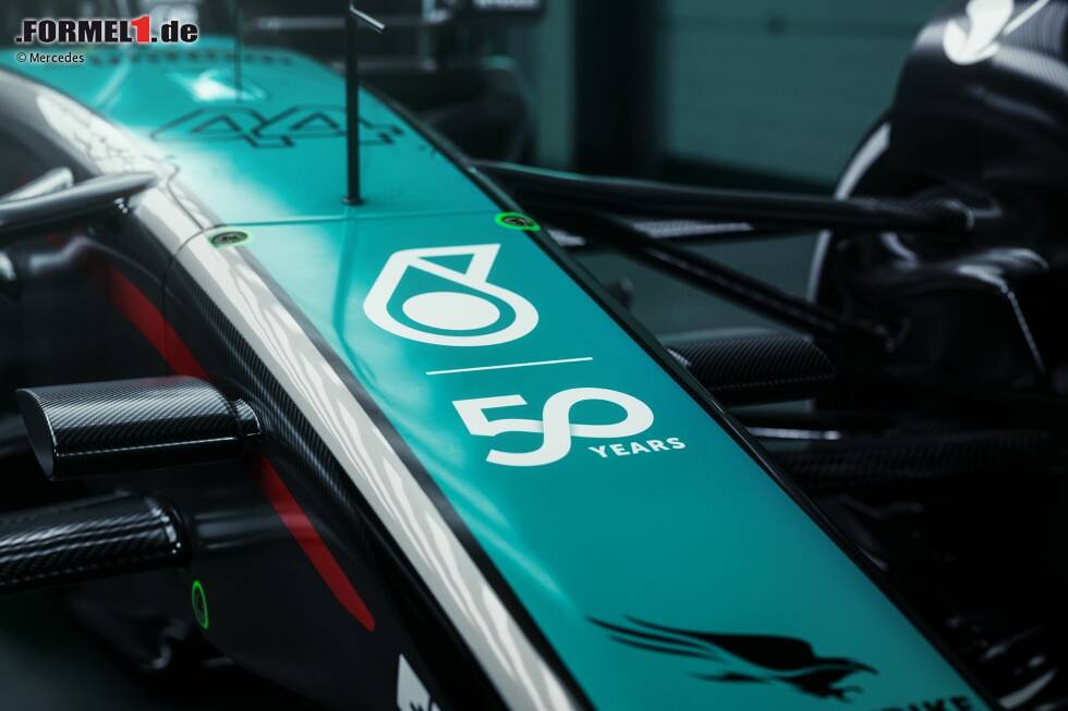 Foto zur News: Mercedes W15 mit Petronas-Sonderdesign für Singapur 2024