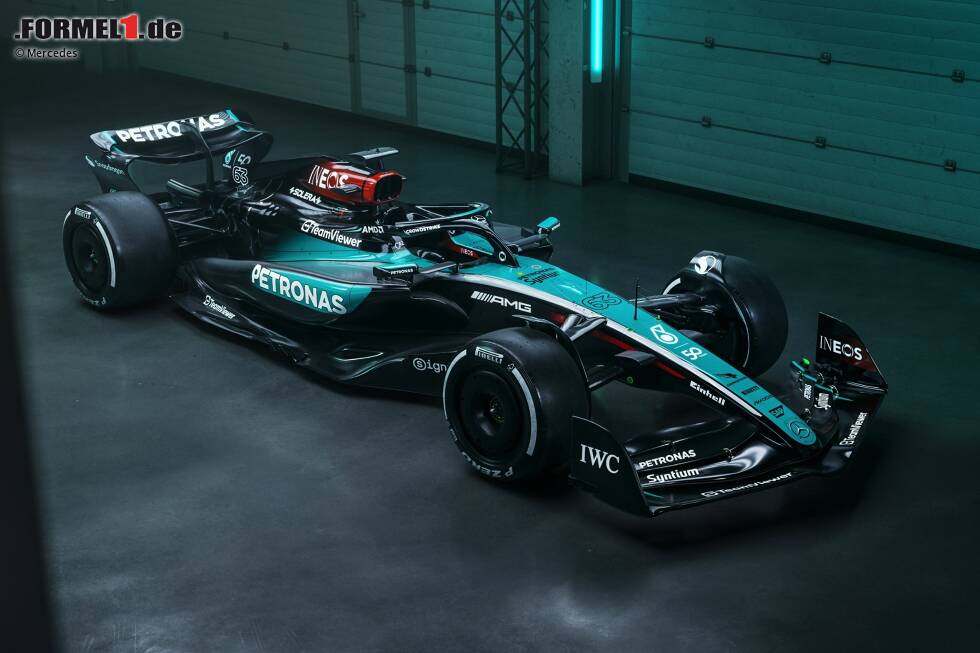 Foto zur News: Mercedes W15 mit Petronas-Sonderdesign für Singapur 2024