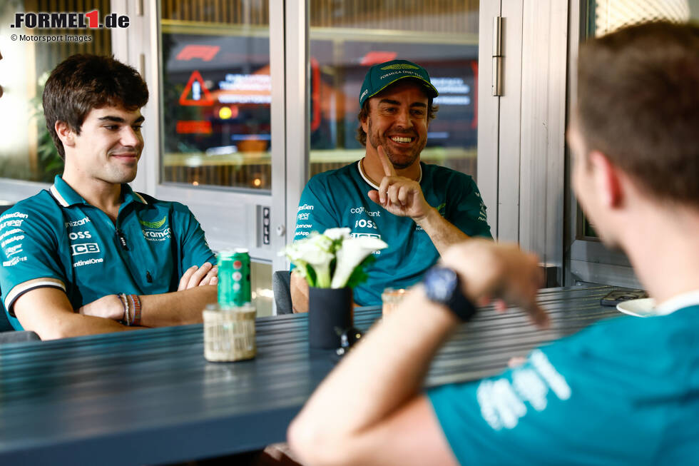 Foto zur News: Lance Stroll (Aston Martin) und Fernando Alonso (Aston Martin)